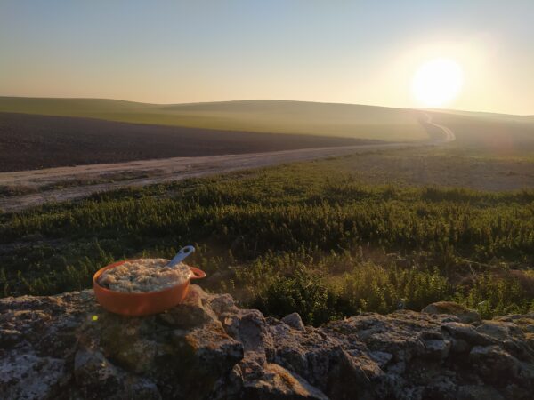 Desayuno con los primerros rayos del alba en la campiña utrerana.